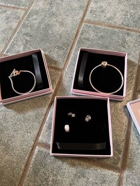 Pandora Silver Heart Charm Bangle & Snake Chain Bracelet with Pink Box